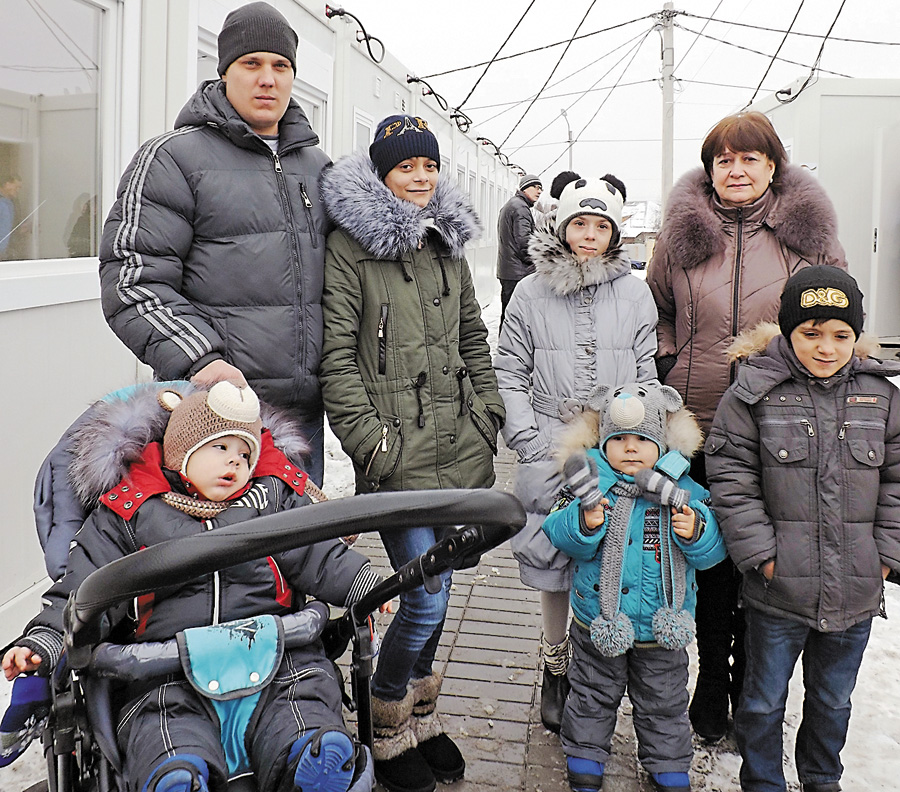 Багатодітна родина Ірини Білинської зі Свердловська Луганської області житиме у містечку для переселенців у Харкові. Фото автора